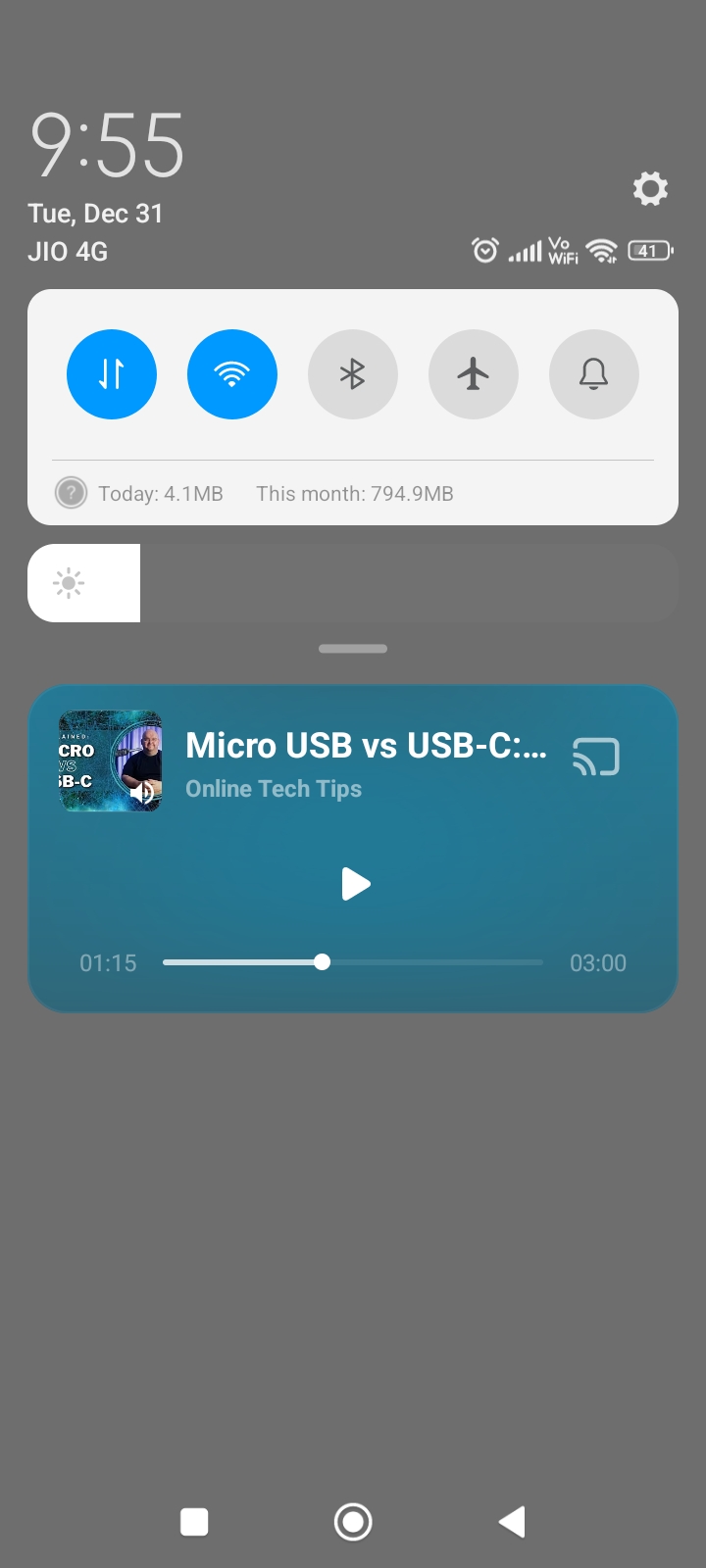 YouTube website play button in notifications