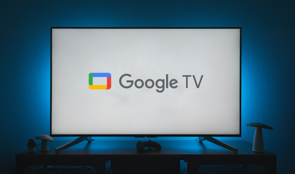 Google-TV-logo-on-a-flat-screen-tv - Online Tech Tips Google TV logo on a flat screen tv